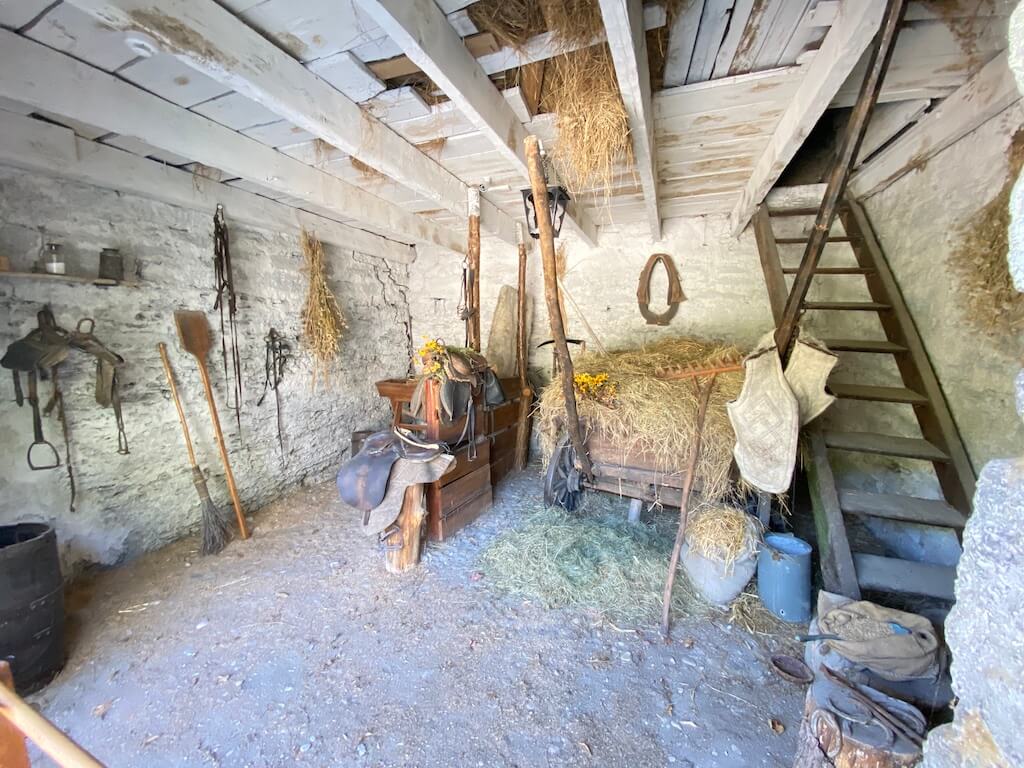 Czy nowy właściciel mieszkania może żądać uprzątnięcia strychu?