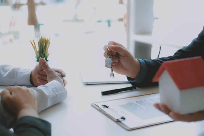 Zakup nieruchomości w Hiszpanii - jak prawnik chroni Twoje interesy podczas transakcji?