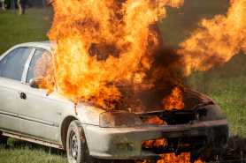 Auto spłonęło po zakupie – jak żądać zwrotu ceny?